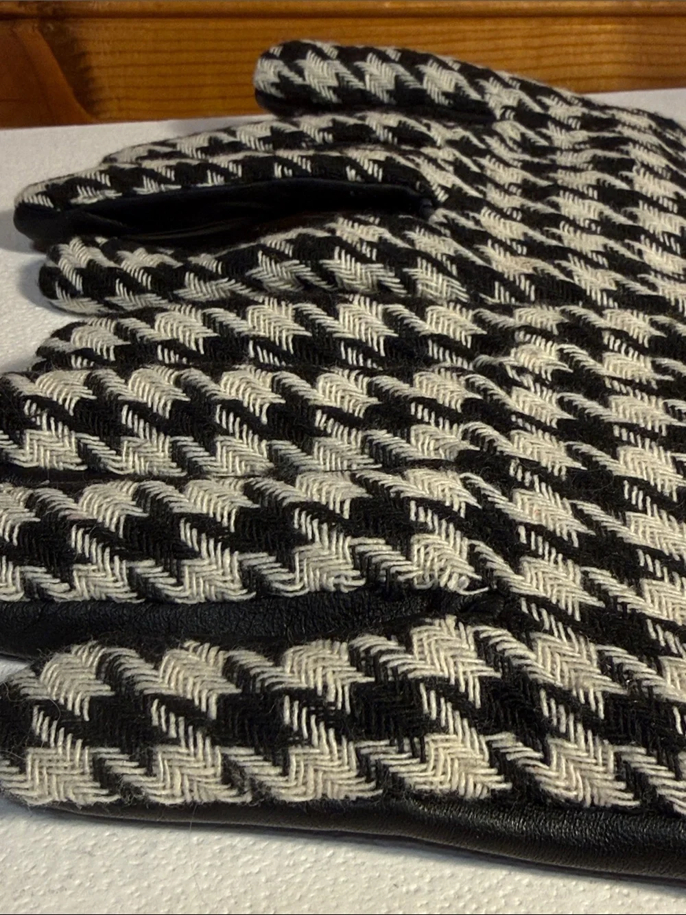 Barneys Originals Black Leather Gloves with Houndstooth and bows